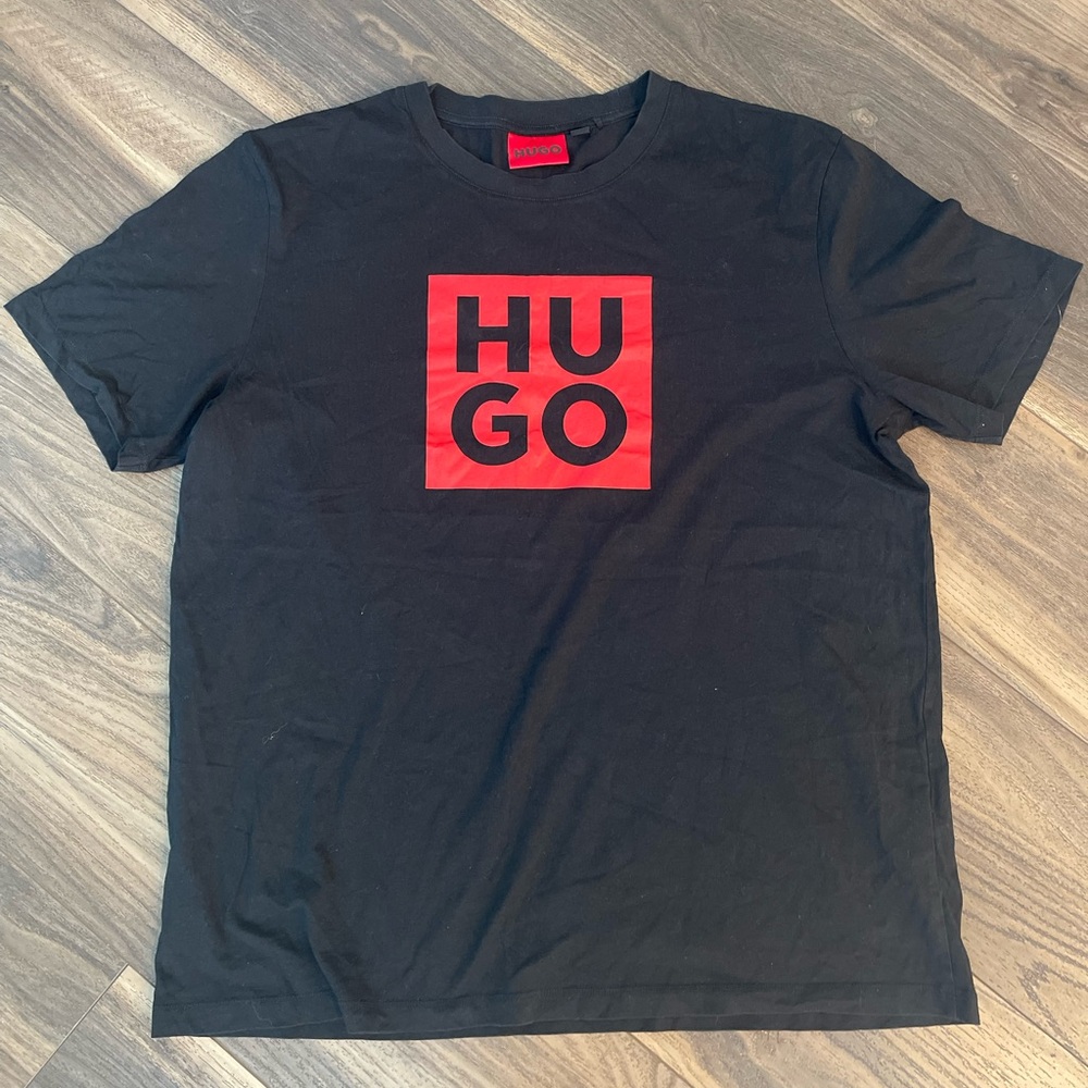 Men’s HUGO BOSS XL t shirt black w red logo